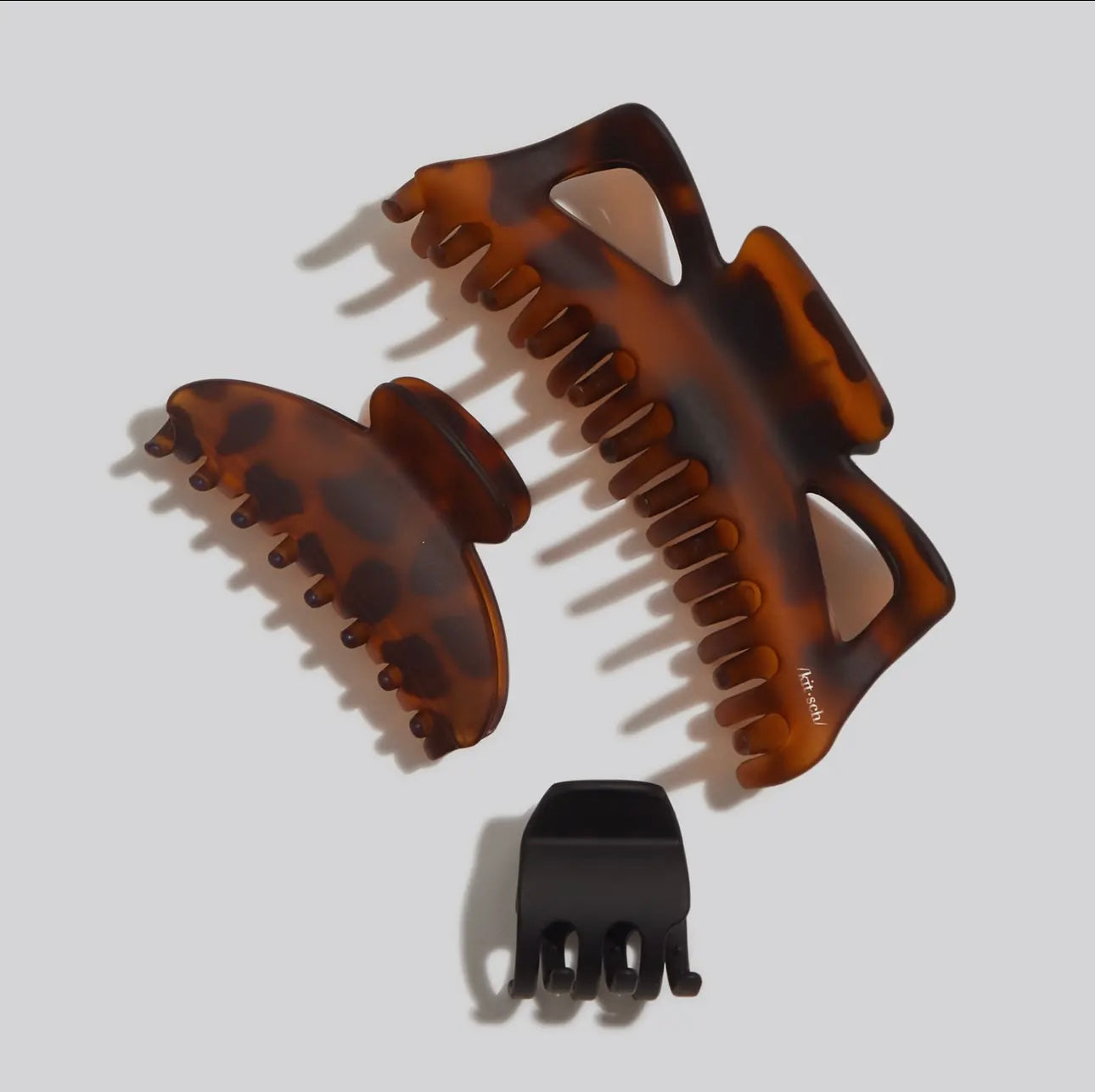 Kitsch Jumbo Assorted Claw Clips- Black/Tortoise-Hair Accessories-Kitsch 60589-Anna Kaytes Boutique, Women's Fashion Boutique in Grinnell, Iowa