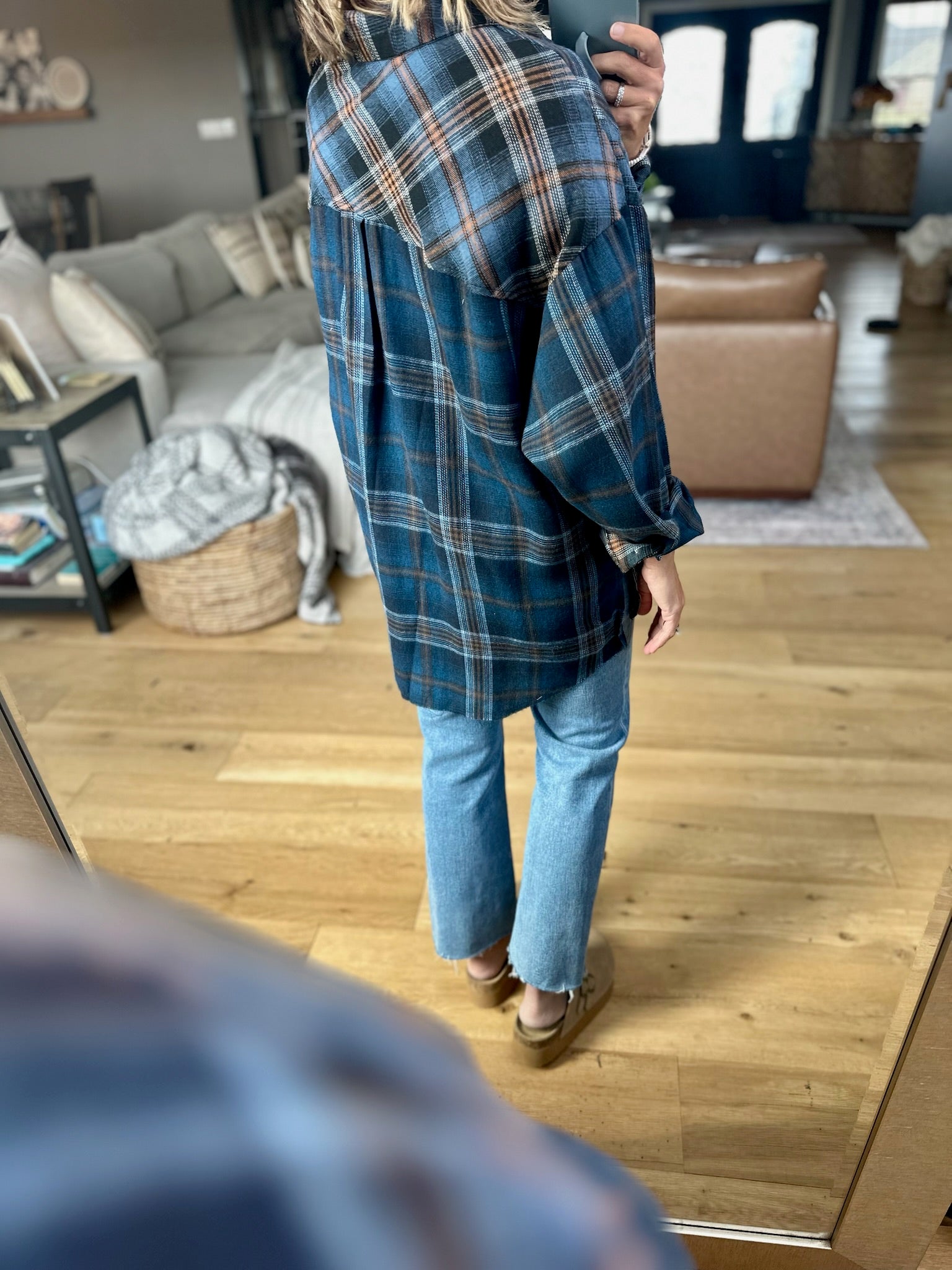 Casual Day Raw-Hem Boyfriend Flannel - NAVY-Aemi & Co-Anna Kaytes Boutique, Women's Fashion Boutique in Grinnell, Iowa