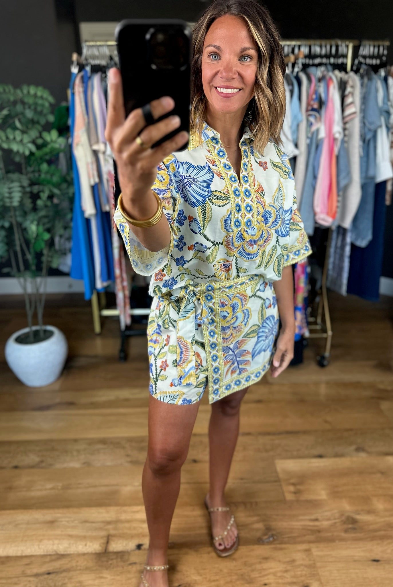 Sunshine Escape Top-Short Sleeves-Entro-Anna Kaytes Boutique, Women's Fashion Boutique in Grinnell, Iowa