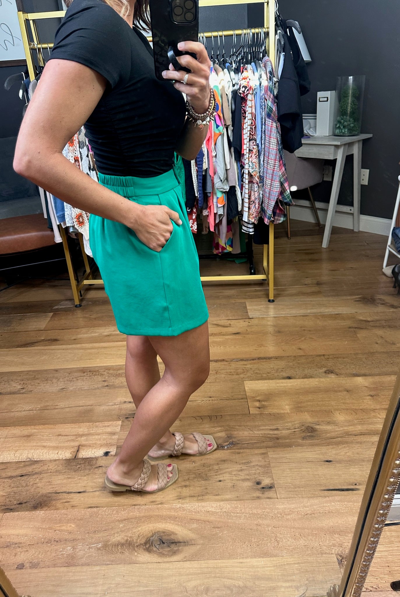 Live Out Loud Shorts - Kelly Green-Shorts-Skies Are Blue-Anna Kaytes Boutique, Women's Fashion Boutique in Grinnell, Iowa