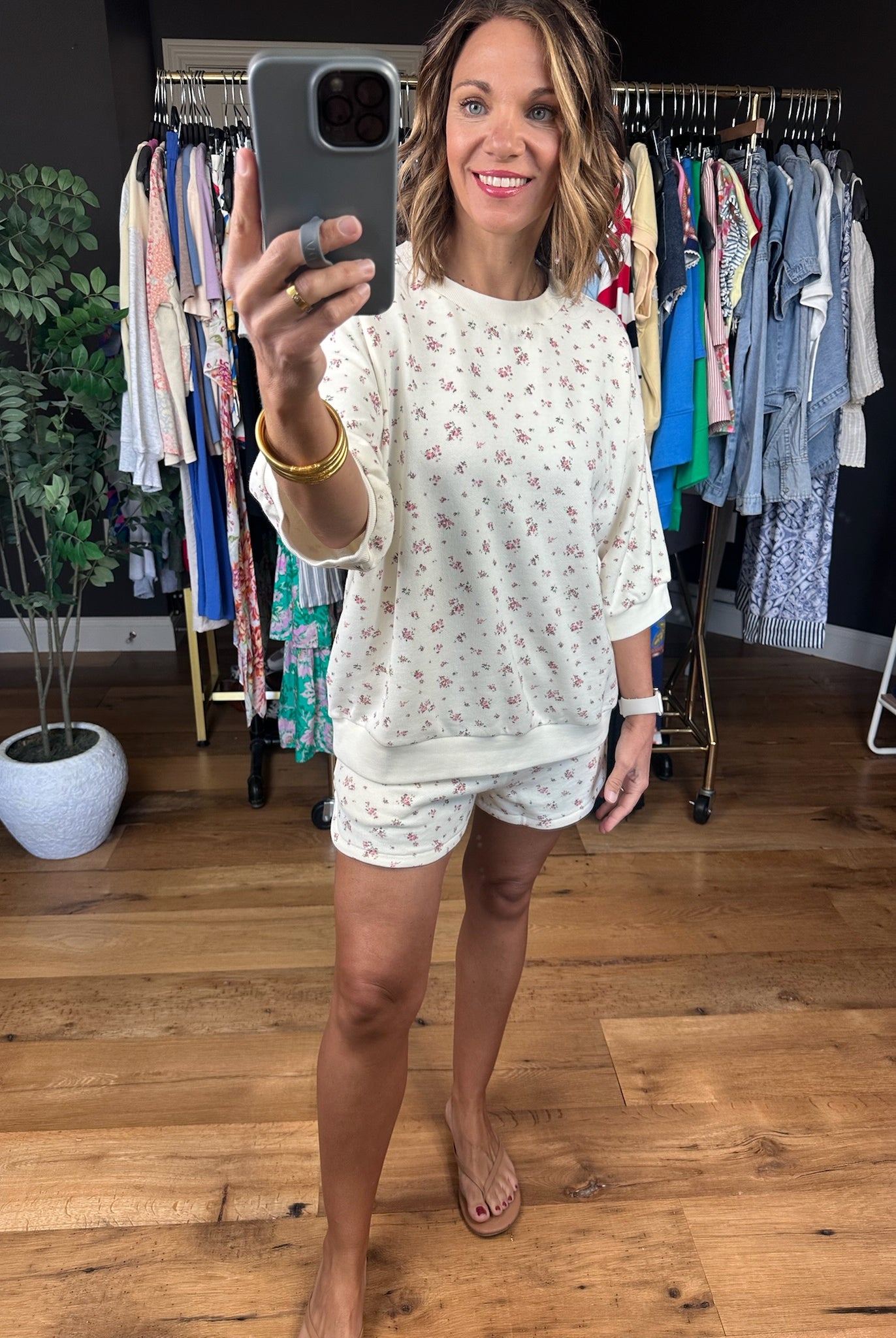 Take It Easy Floral Top-Short Sleeves-Blu Pepper-Anna Kaytes Boutique, Women's Fashion Boutique in Grinnell, Iowa
