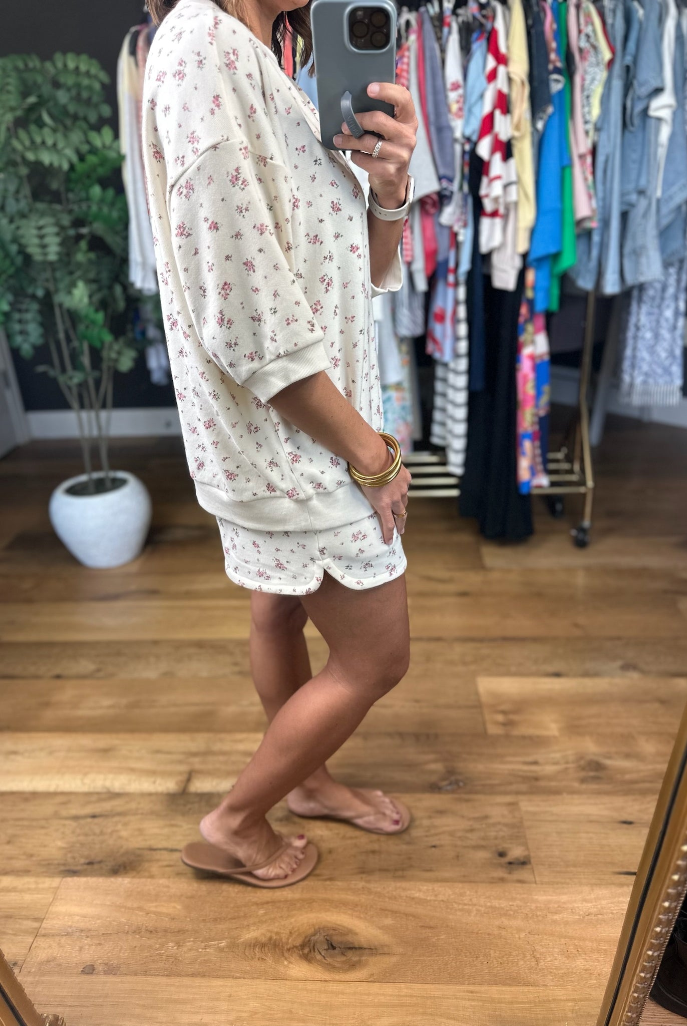 Take It Easy Floral Top-Short Sleeves-Blu Pepper-Anna Kaytes Boutique, Women's Fashion Boutique in Grinnell, Iowa