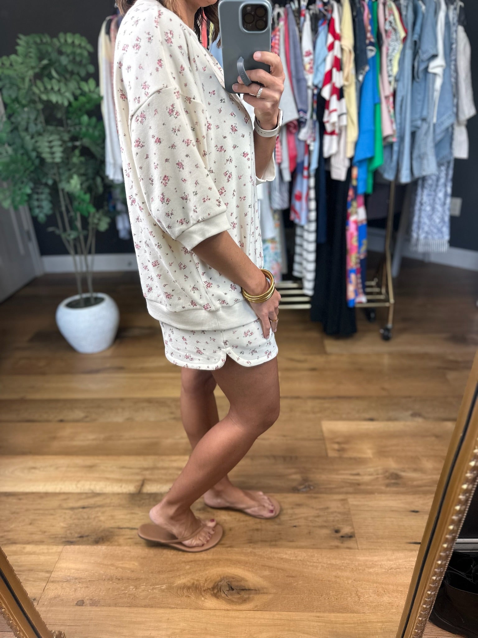 Take It Easy Floral Top-Short Sleeves-Blu Pepper-Anna Kaytes Boutique, Women's Fashion Boutique in Grinnell, Iowa