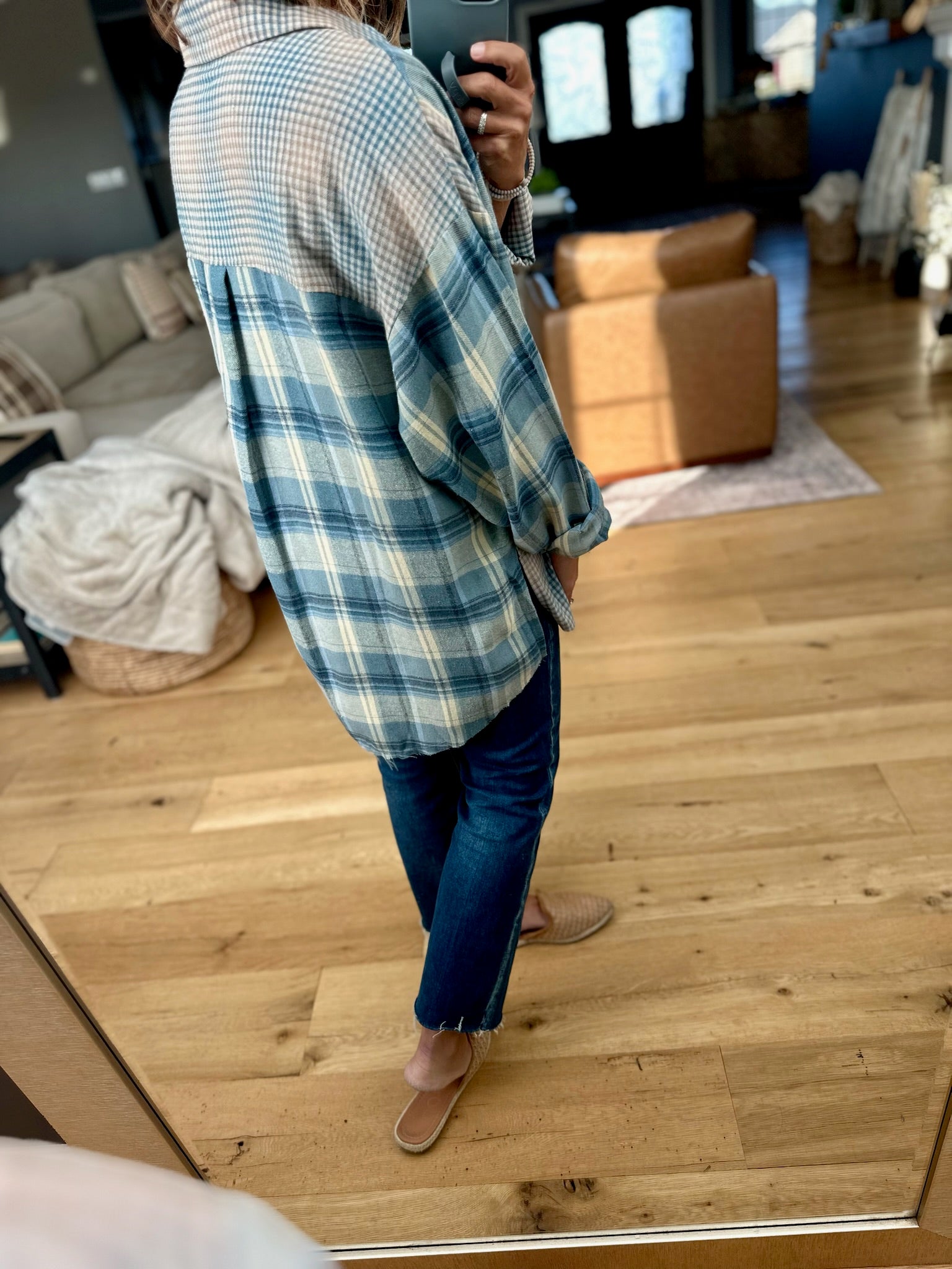 Casual Day Raw-Hem Boyfriend Flannel-Aemi & Co-Anna Kaytes Boutique, Women's Fashion Boutique in Grinnell, Iowa