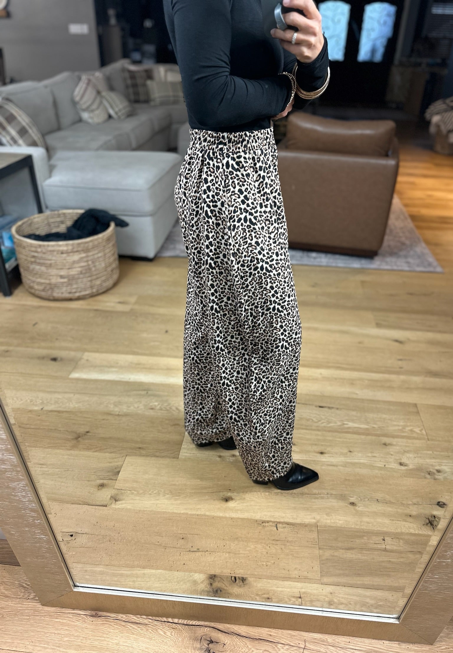 The Landyn Barrel Pant-Pants-Les Amis-Anna Kaytes Boutique, Women's Fashion Boutique in Grinnell, Iowa