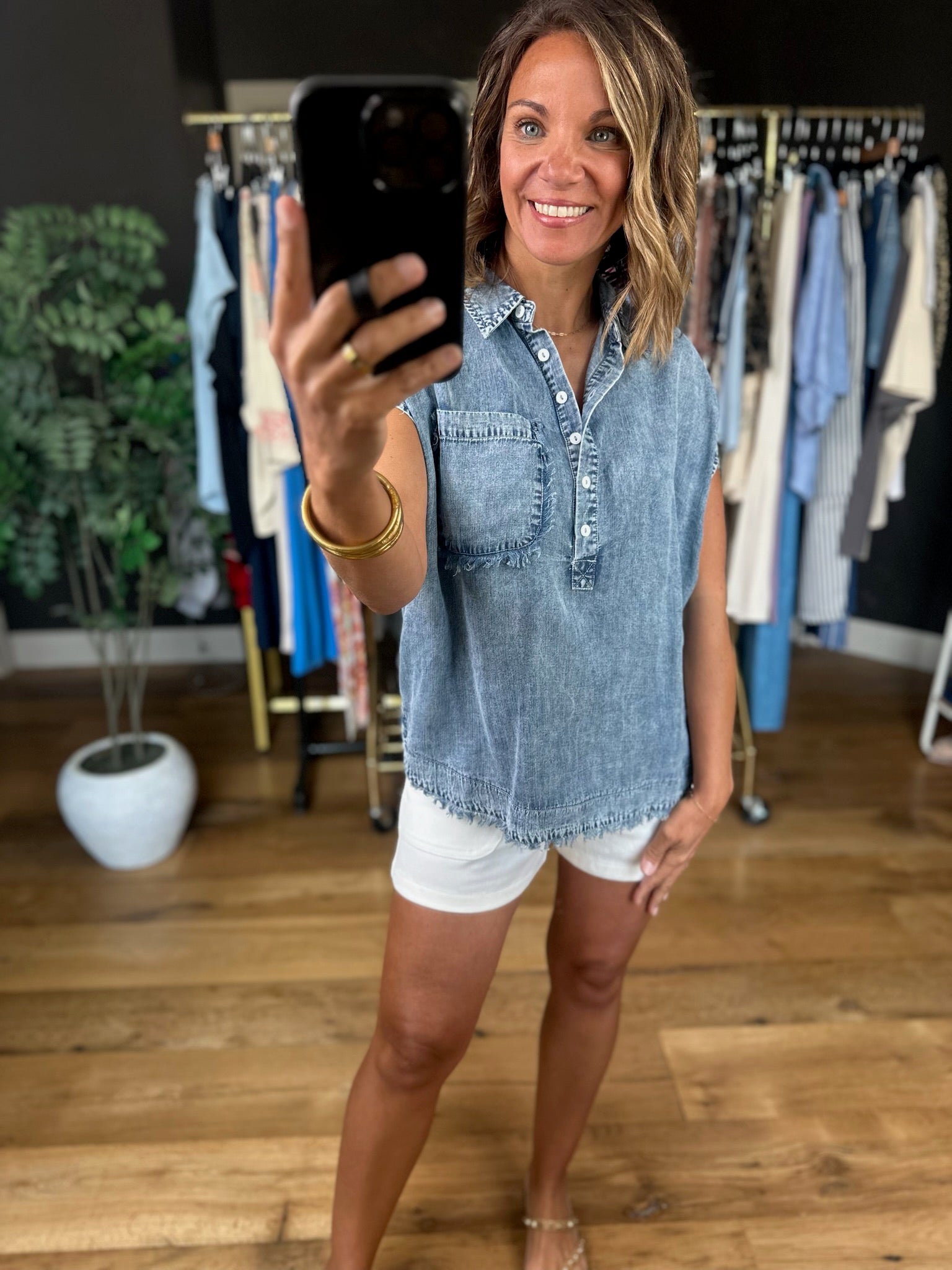 Real Me Frayed Hem Top-Short Sleeves-Doe & Rae-Anna Kaytes Boutique, Women's Fashion Boutique in Grinnell, Iowa