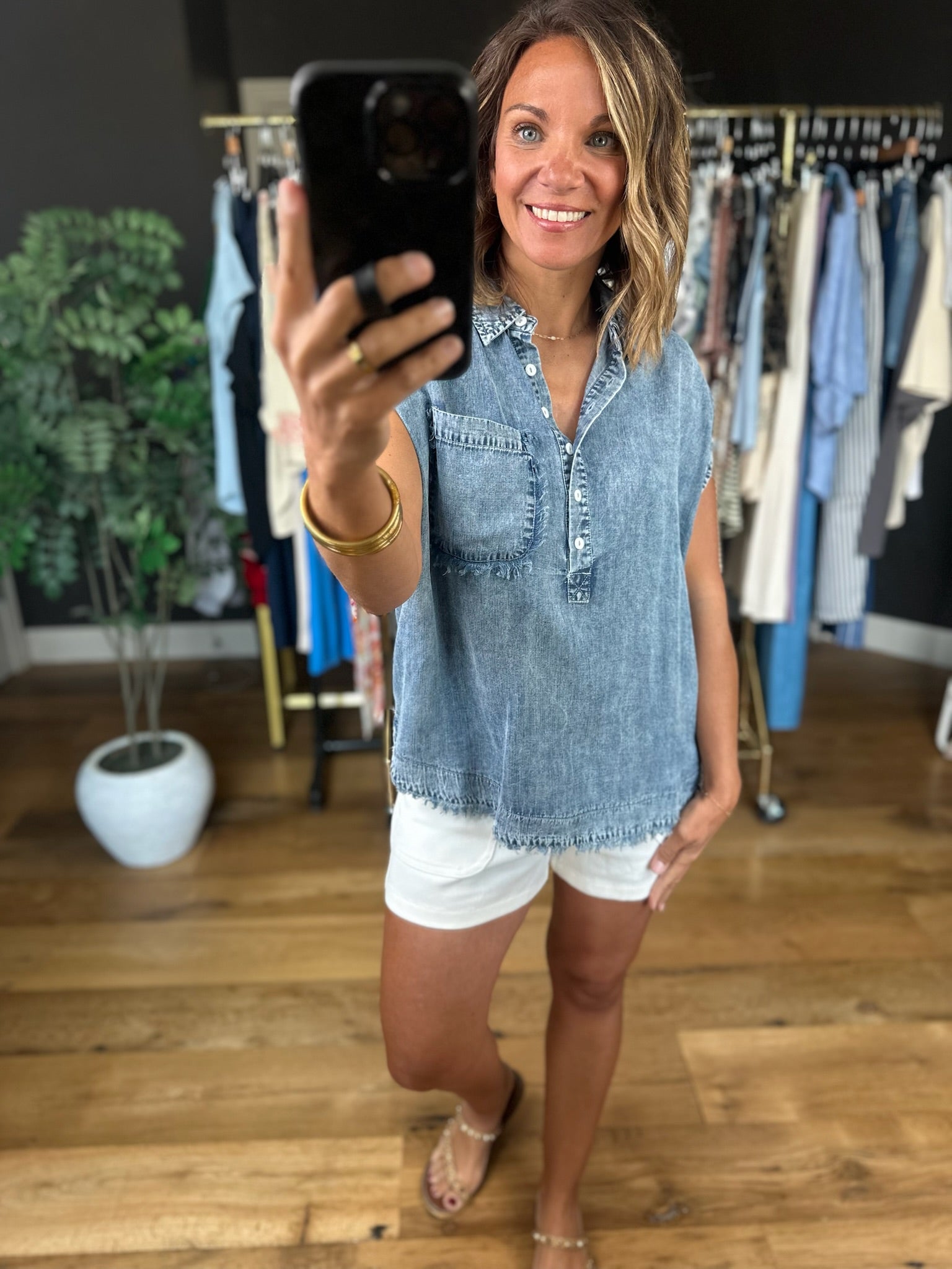 Real Me Frayed Hem Top-Short Sleeves-Doe & Rae-Anna Kaytes Boutique, Women's Fashion Boutique in Grinnell, Iowa
