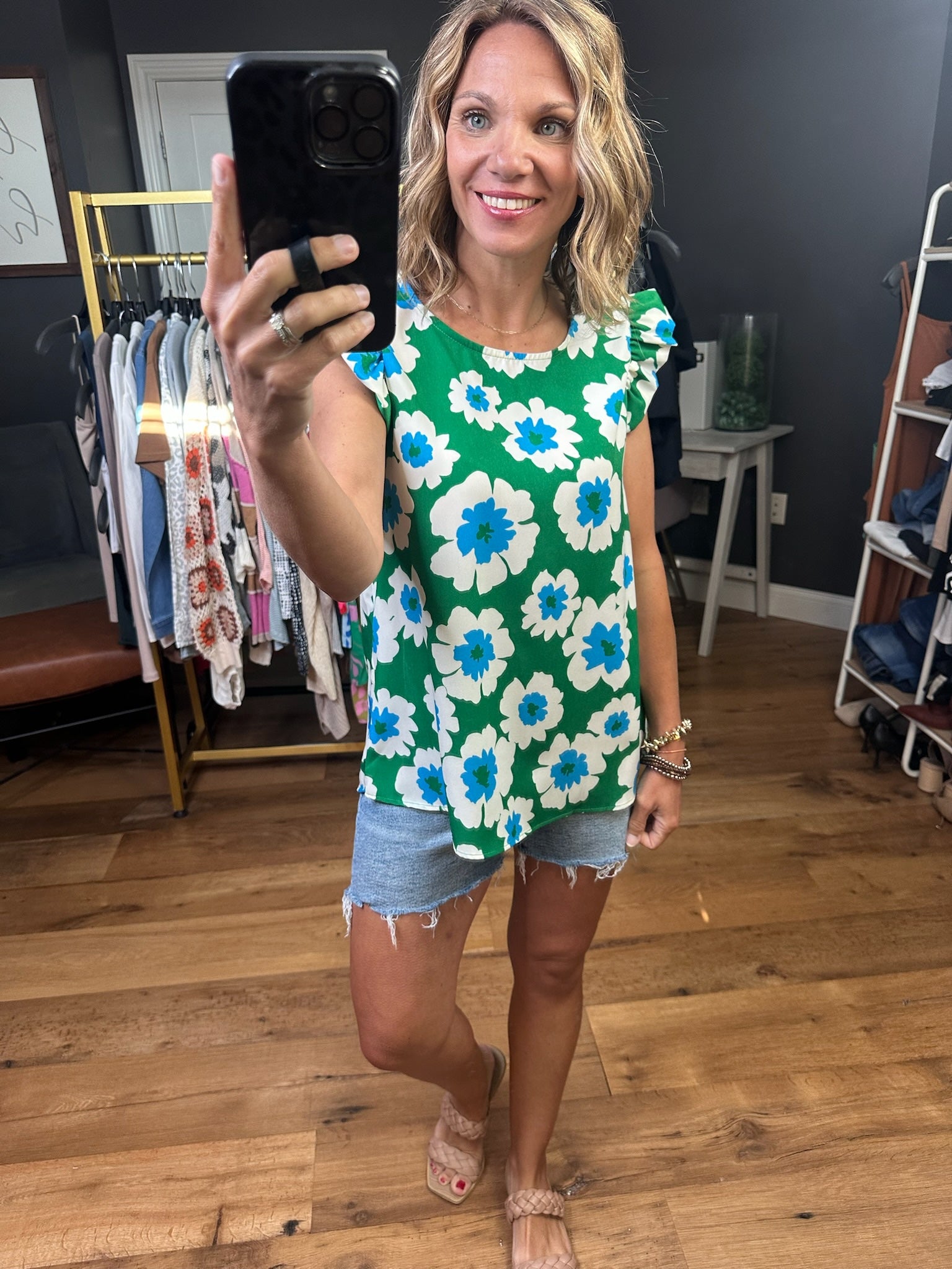 Keep You Close Flutter Sleeve Floral Top - Kelly Green-Short Sleeves-Les Amis-Anna Kaytes Boutique, Women's Fashion Boutique in Grinnell, Iowa