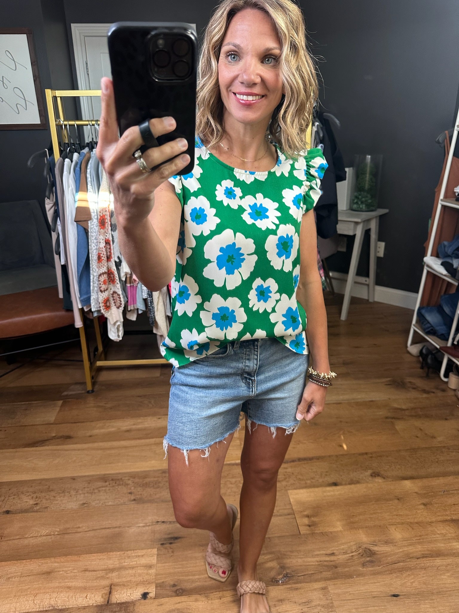 Keep You Close Flutter Sleeve Floral Top - Kelly Green-Short Sleeves-Les Amis-Anna Kaytes Boutique, Women's Fashion Boutique in Grinnell, Iowa