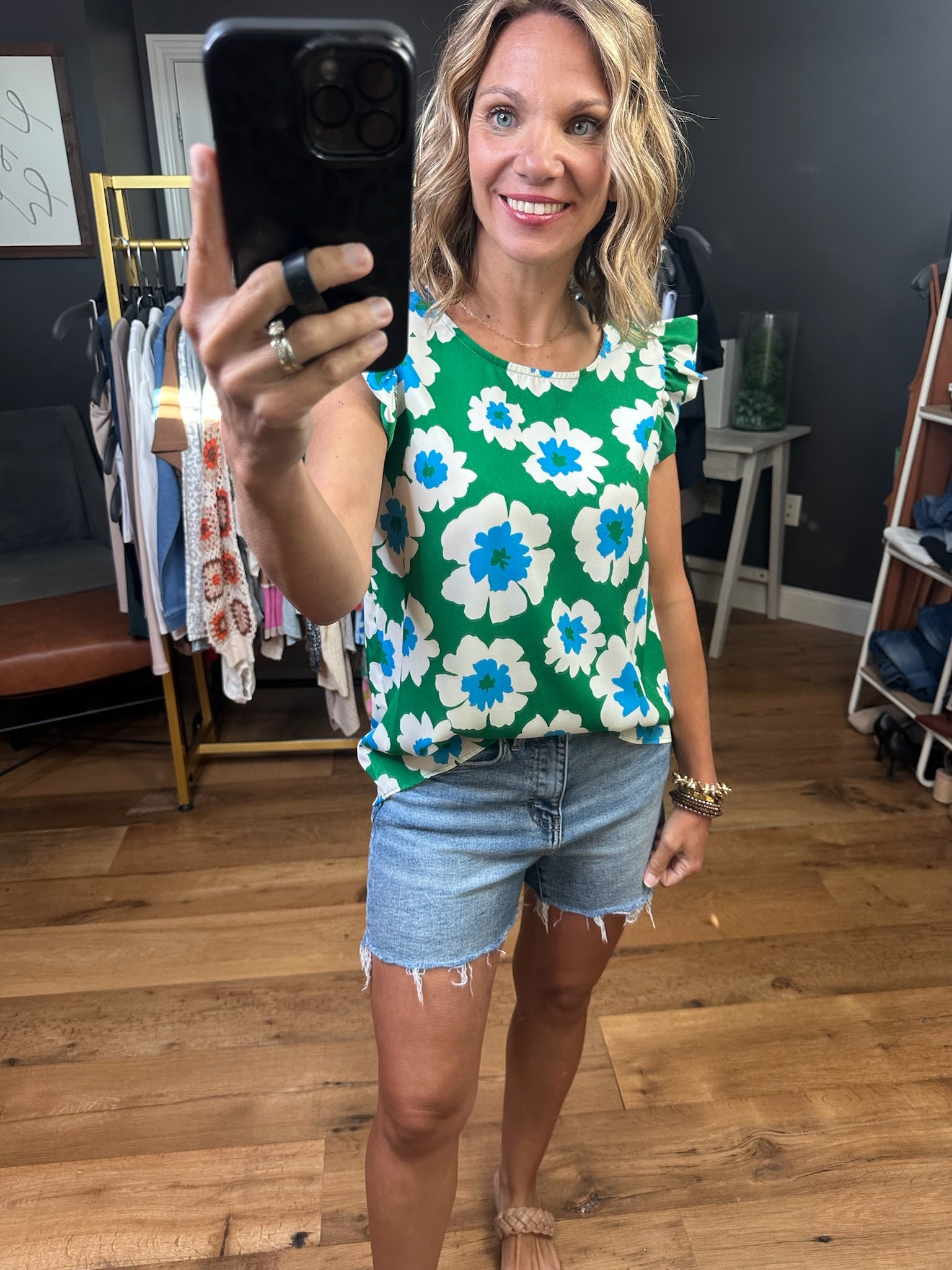 Keep You Close Flutter Sleeve Floral Top - Kelly Green-Short Sleeves-Les Amis-Anna Kaytes Boutique, Women's Fashion Boutique in Grinnell, Iowa