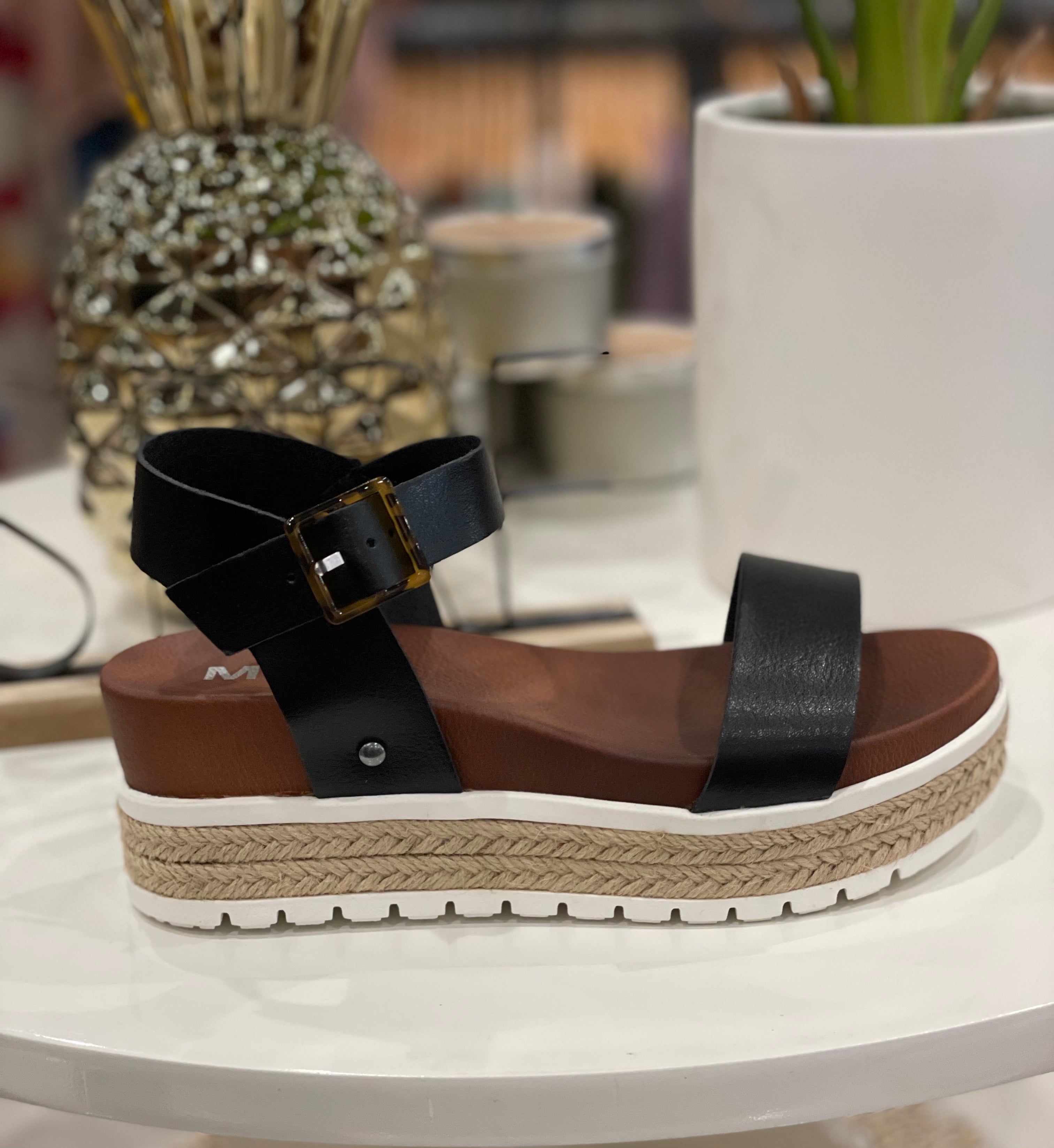 Boutique 2024 platform sandals